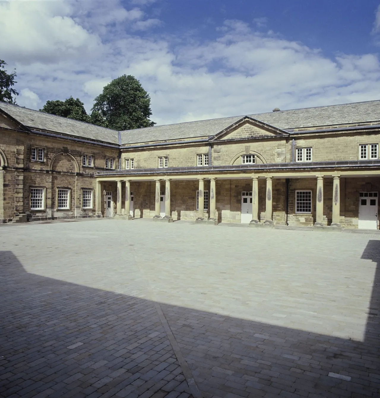 seth-stein-harewood-house-stables-courtyard_01