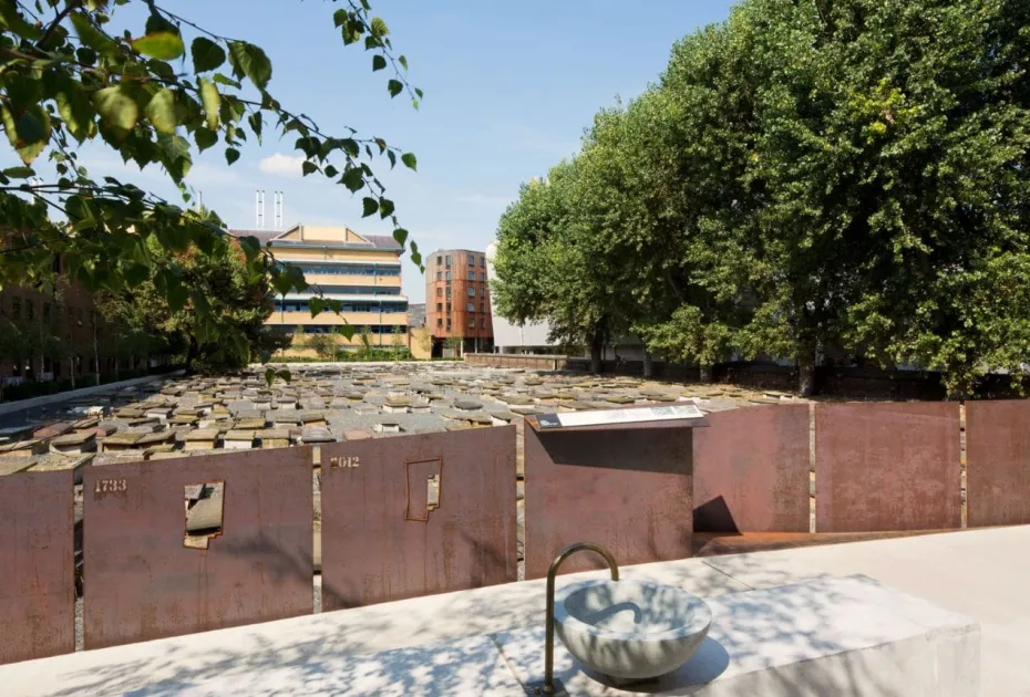 seth-stein-novo-cemetery-queen-mary-university_01